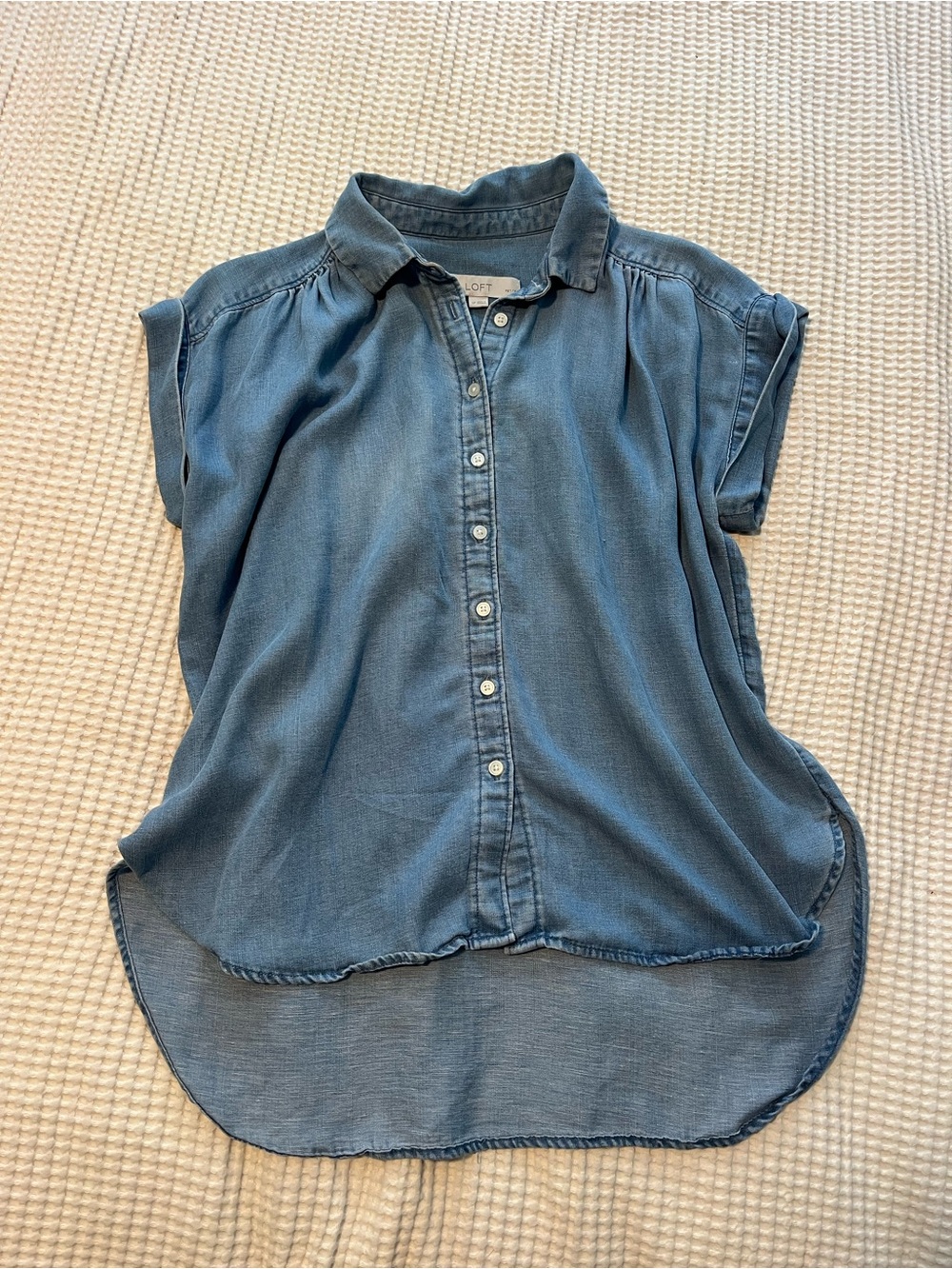 LOFT Blue Chambray Button-Front Short Sleeve Shirt